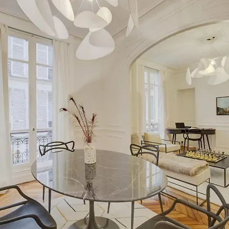Le Parisien Chic Et Contemporain